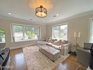 Main picture of 31 Riverside St