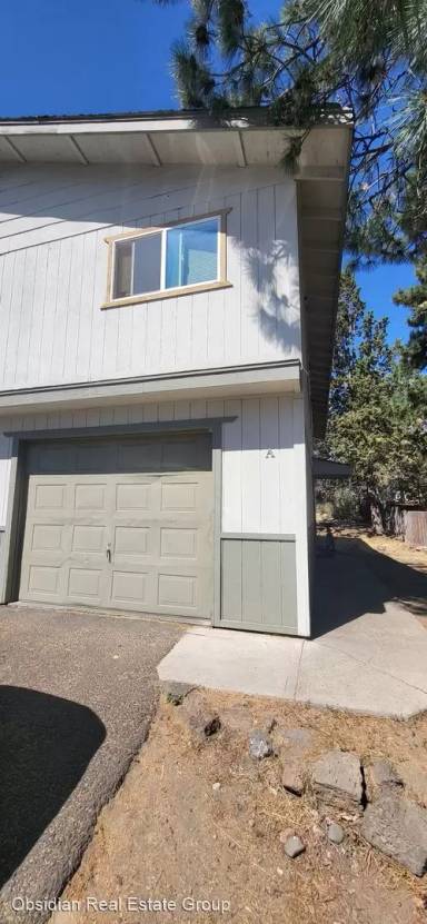 Main picture of 695 SE Centennial St