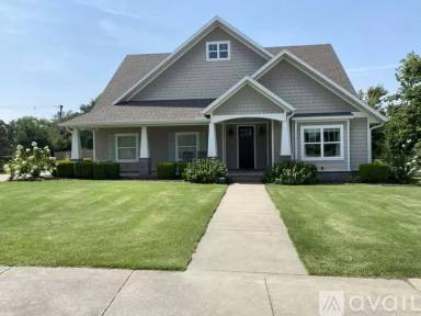 Main picture of 612 Clinton Cir