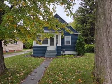 Main picture of 1917 Court St