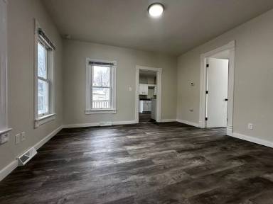 Main picture of 712 S Oakland Ave