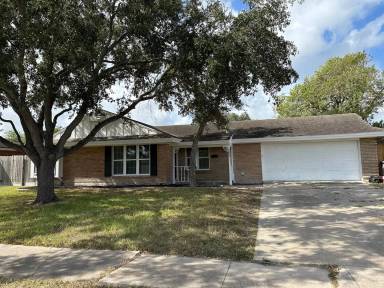 Main picture of 502 Greenway Dr