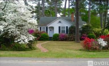 Main picture of 700 Buckingham Rd