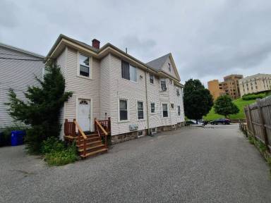 Main picture of 240 Washington St