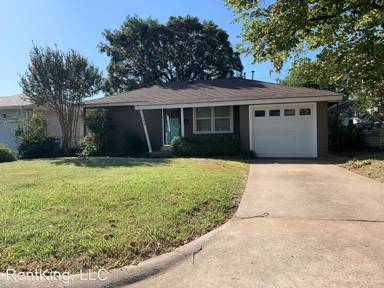 Main picture of 704 E Rose Dr