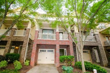 Main picture of 811 Charles Bank Ave SE