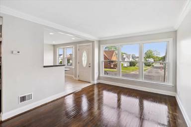 Main picture of 11108 Wallingford Ave