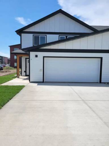 Main picture of 703 Black Diamond St
