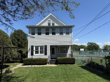 Main picture of 1906 Farr St