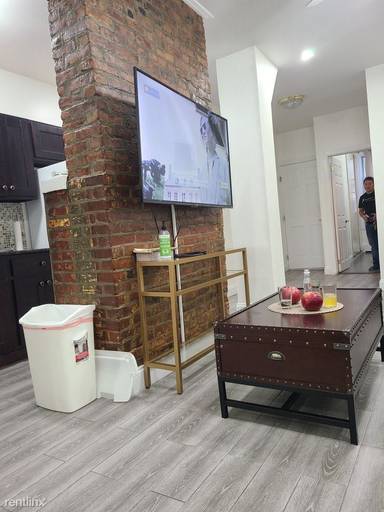 Main picture of 33 Pleasant Pl