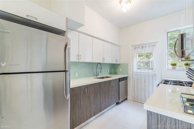Main picture of 827 Jefferson Ave