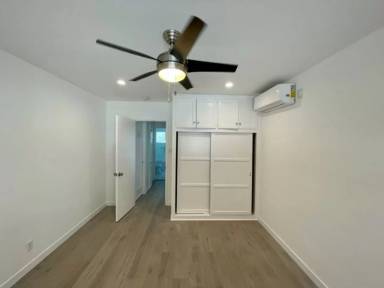 Main picture of 2140 N Beachwood Dr