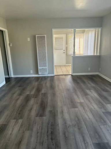 Main picture of 104 W Hill St
