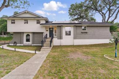 Main picture of 806 Sugar Pine St