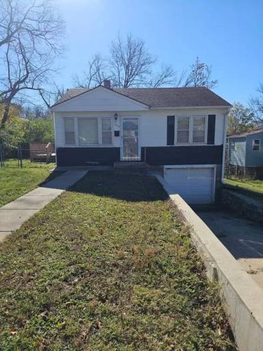 Main picture of 1345 E 83rd Ter