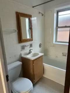 Main picture of 7043 S Constance Ave