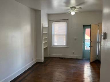 Main picture of 2620 Poplar St