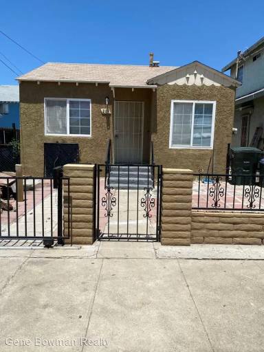 Main picture of 209 E 6th St