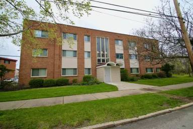 Main picture of 18051 Lake Shore Blvd