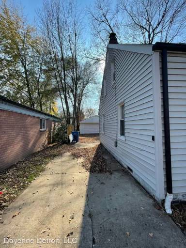 Main picture of 26037 Powers Ave