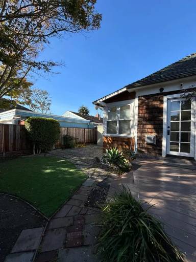 Main picture of 214 3rd Ave