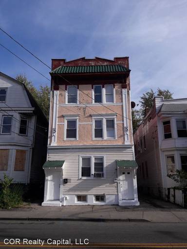 Main picture of 658 Grove St