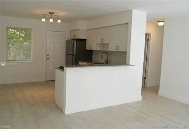 Main picture of 548 NE 66th St