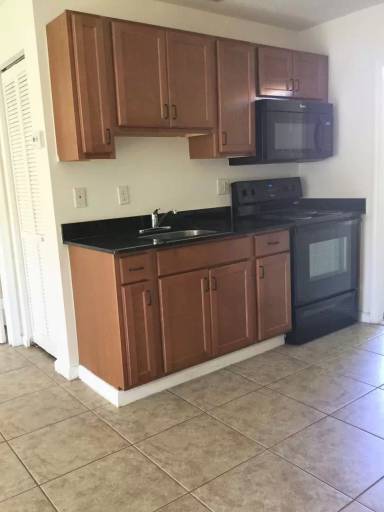 Main picture of 1041 NE 10th Ave