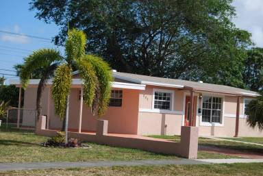 Main picture of 341 N 70th Ave