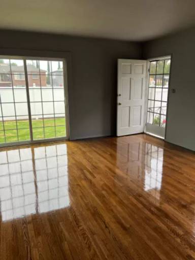 Main picture of 13741 Burbank Blvd
