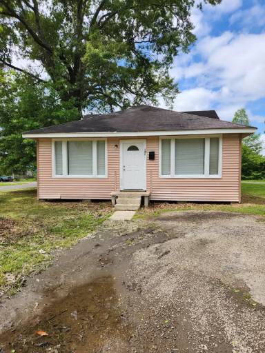 Main picture of 2703 Linwood St