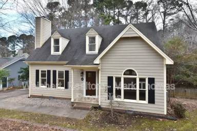 Main picture of 220 W Elm Ave