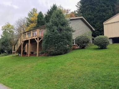 Main picture of 107 Pebblebrook St