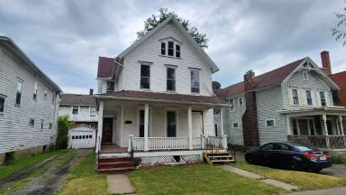 Main picture of 605 1/2 W State St