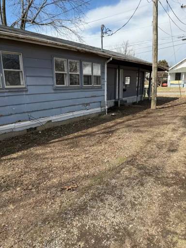 Main picture of 111 E Division St