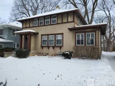 Main picture of 124 11th Ave NW