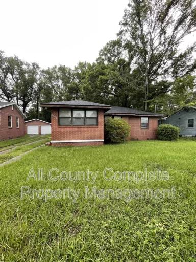 Main picture of 2172 College Cir S