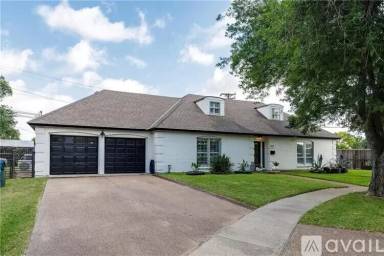 Main picture of 202 Dolphin Pl