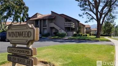 Main picture of 1595 Border Ave