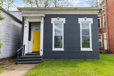 Main picture of 1932 W Jefferson St