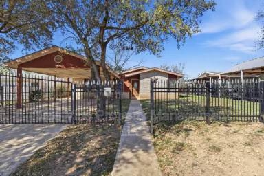 Main picture of 3827 Devon Ave