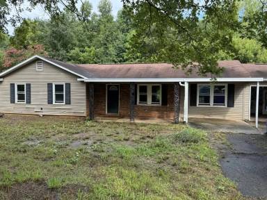 Main picture of 100 Hollow Hill Ct