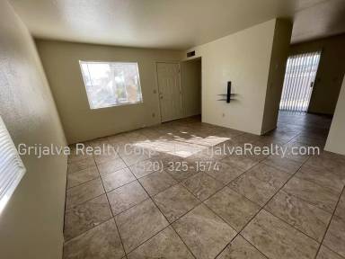 Main picture of 3807-15 S Queen Palm Dr