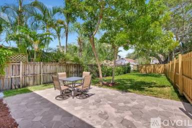 Main picture of 620 SW 7th Ave