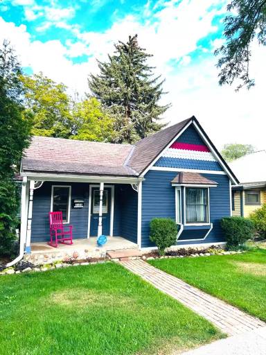 Main picture of 1131 Grand Ave