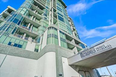 Main picture of The Metropolis