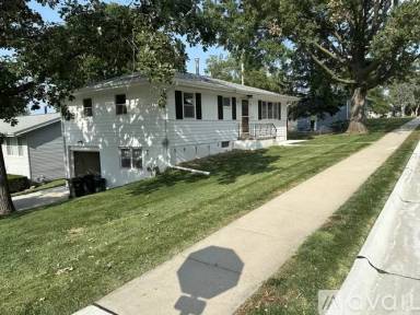 Main picture of 7864 Seymour St