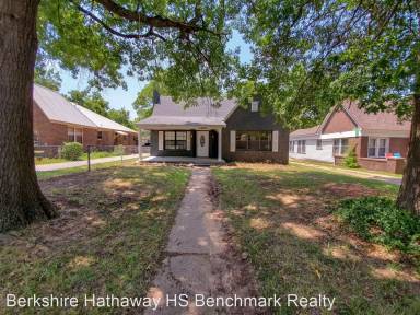 Main picture of 1620 N Market Ave
