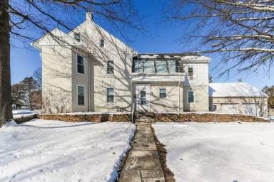 Main picture of 1003 W Main St