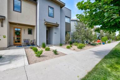 Main picture of 3961 E Parkcenter Blvd